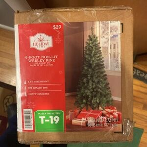 Holiday Time Wesley Pine Tree - Green